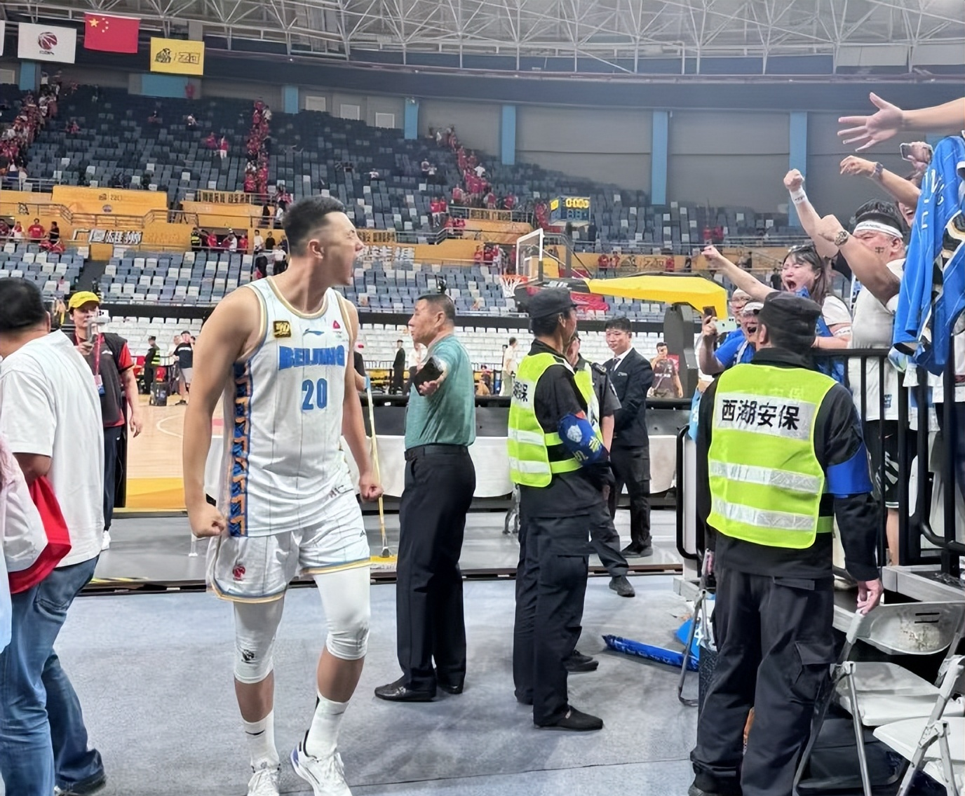 包含NBA季后赛赛后再迎强敌,埃因霍温内部沟通,主帅态度:压力陡增,临场指挥获称赞的词条 包含NBA季后赛赛后再迎强敌,埃因霍温内部沟通,主帅态度:压力陡增,临场指挥获称赞的词条